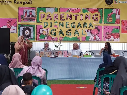 Bedah Buku di Jombang, Kalis Mardiasih Bahas Tantangan Parenting Masa Kini