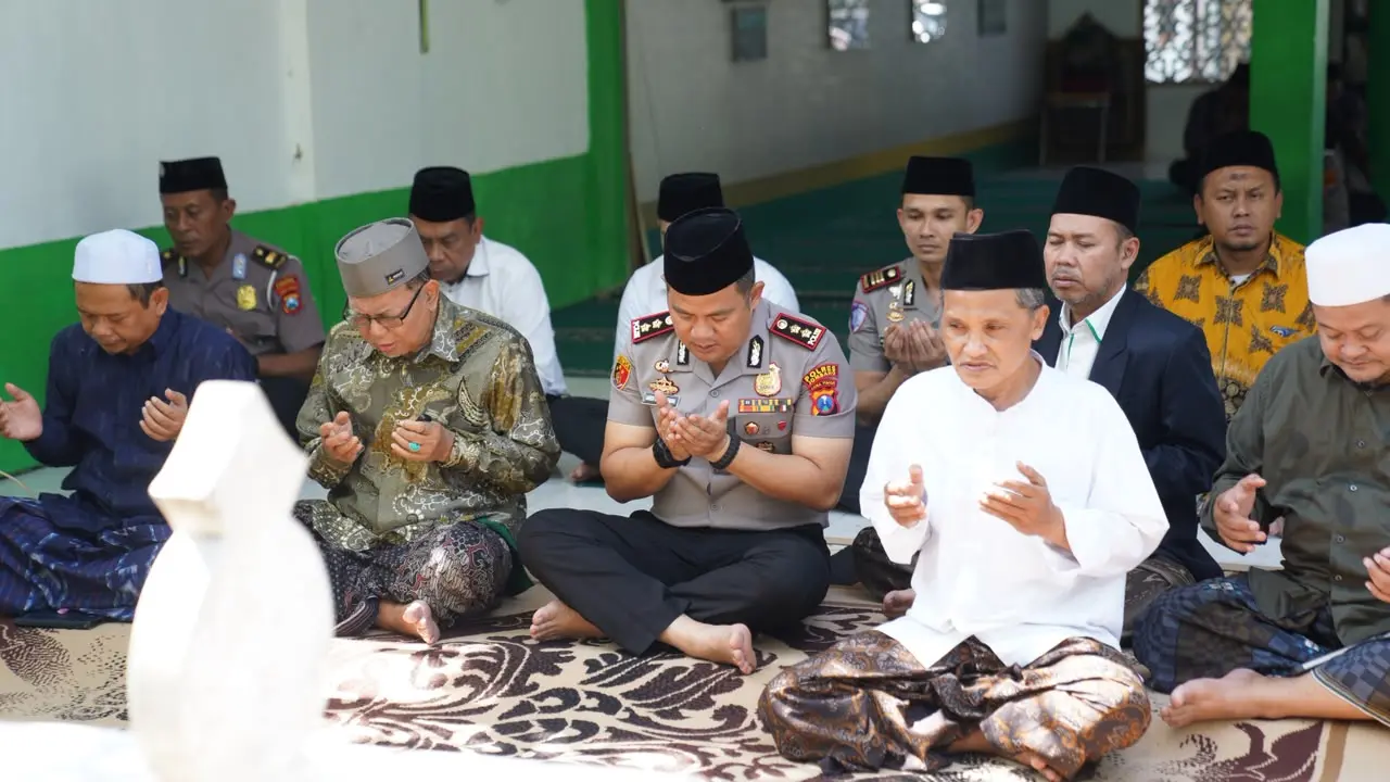 Songsong Muktamar NU, Kapolres Jombang Ziarahi Pesantren Tambakberas